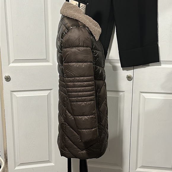 Marc New York by Andrew Marc Women's Asymmetrical Cire Puffer Quilted Mid-Length - Picture 8 of 16